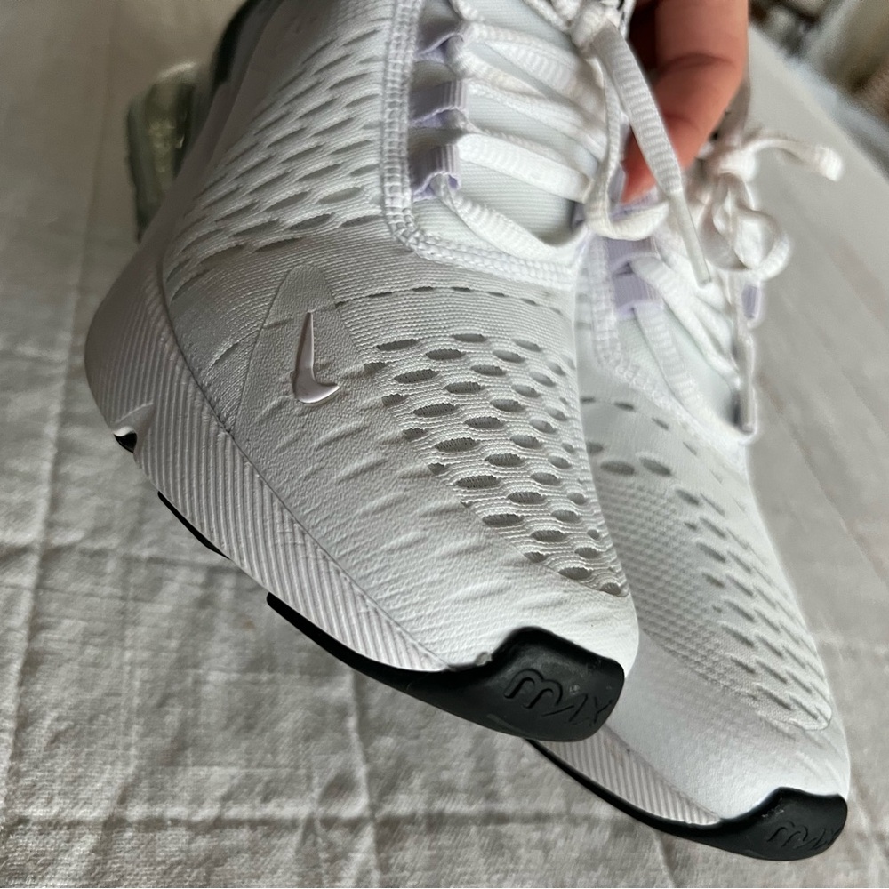 NIKE Air Max 270 youth 4.5 or women’s 6 white /black - Picture 7 of 16